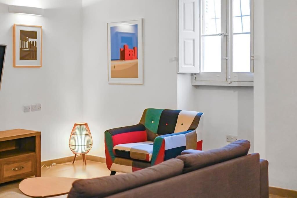 Sliema Unique 4 Bedroom Townhouse Off The Beach Bagian luar foto